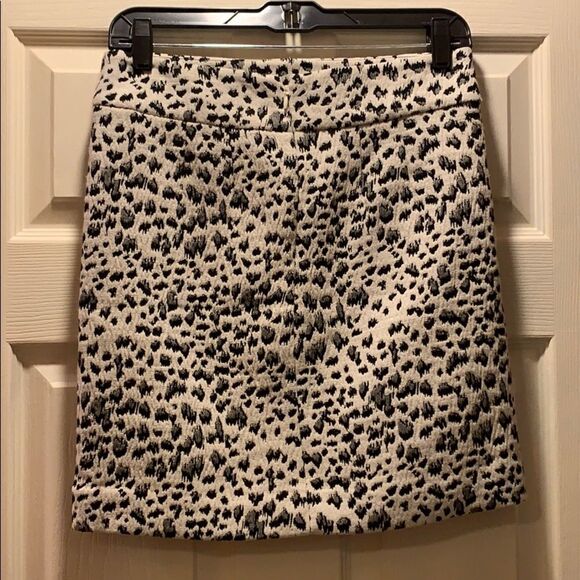 ✨Loft Snow leopard print skirt - Picture 2 of 4